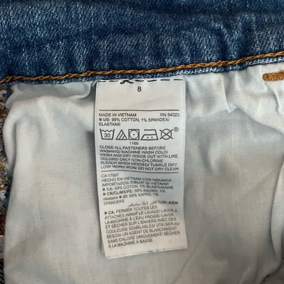 {Old Navy} Boyfriend Distressed Mid-Rise Jean Shorts in Blue - Womens 8 - Picture 10 of 10